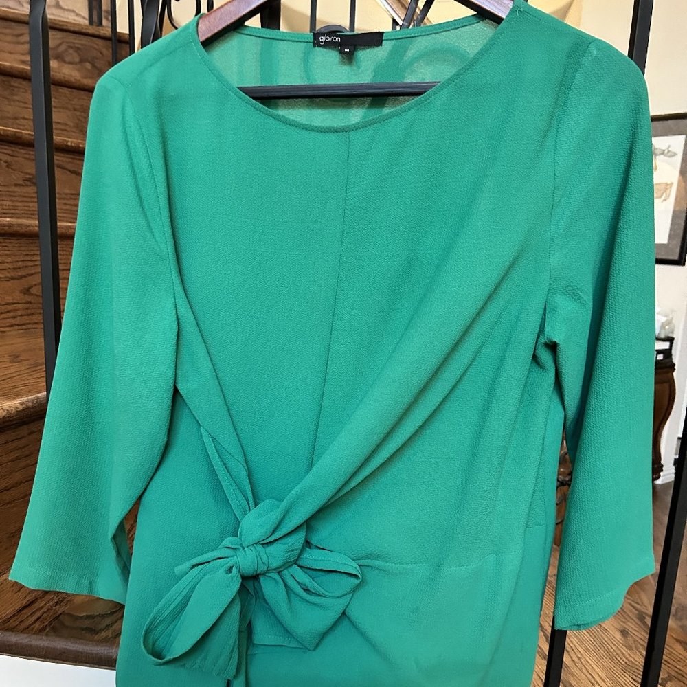 Gibson Short Green Blouse in Medium Size